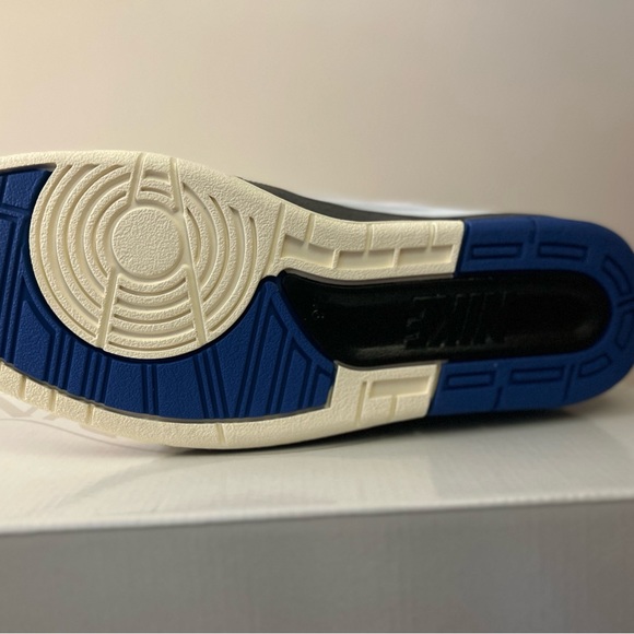 BRAND NEW- Jordan 2 Low Varsity Royal WMNS Sz 11 SKU: dx4401-104 - Picture 7 of 7